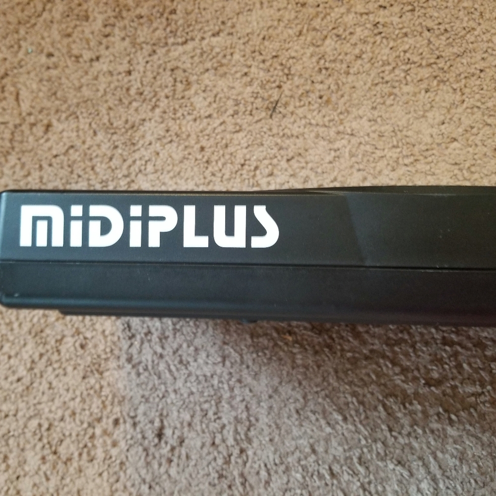 i61 61-Key MIDIplus Keyboard Midi Controller - Picture 4 of 10